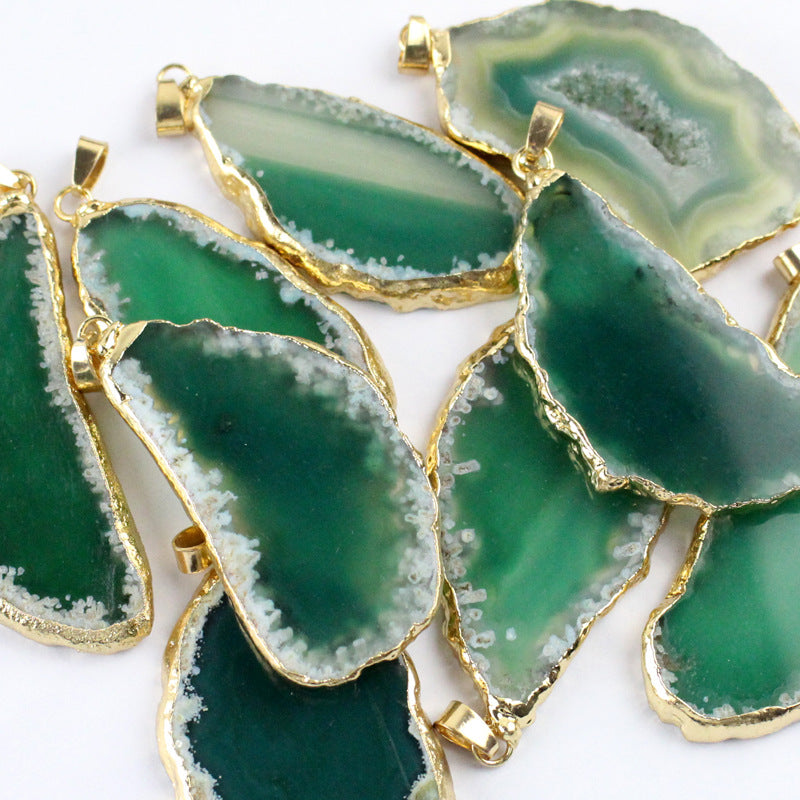 💚 Green Agate – Heart Harmony Pendant (Dyed Agate, Gold Plated)