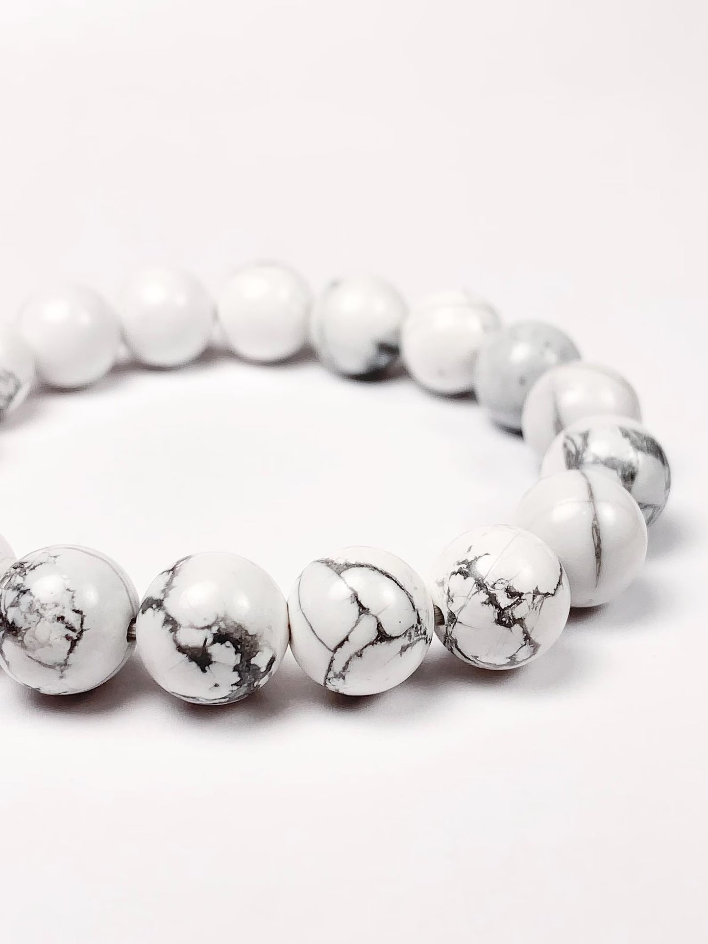 ✨ Howlite – Calming Patience Bracelet